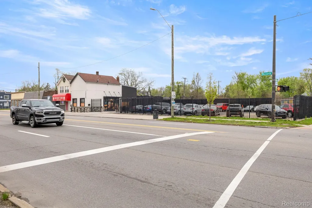 19420 W Warren Avenue Detroit City MI 48228