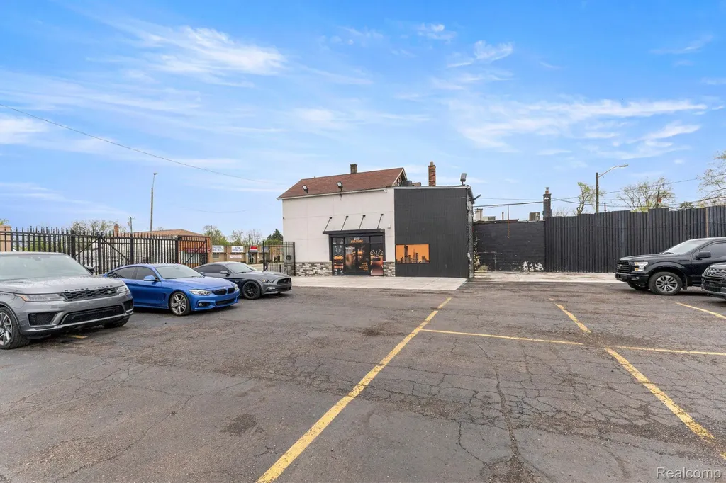 19420 W Warren Avenue Detroit City MI 48228
