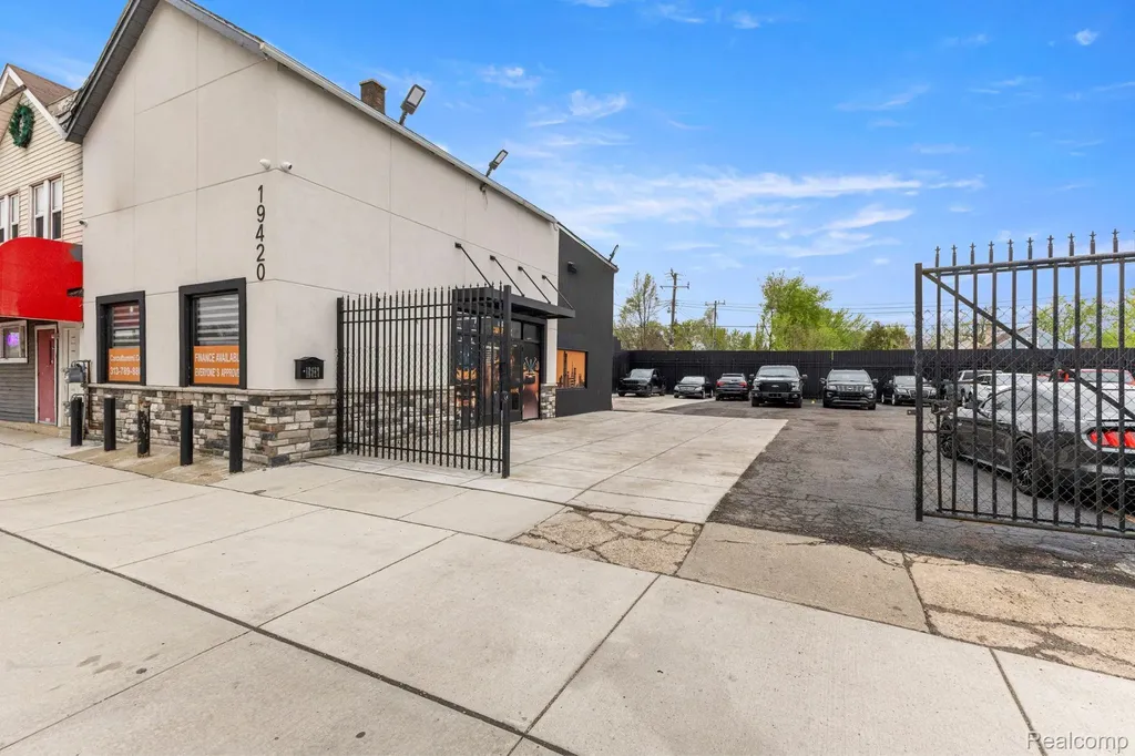 19420 W Warren Avenue Detroit City MI 48228