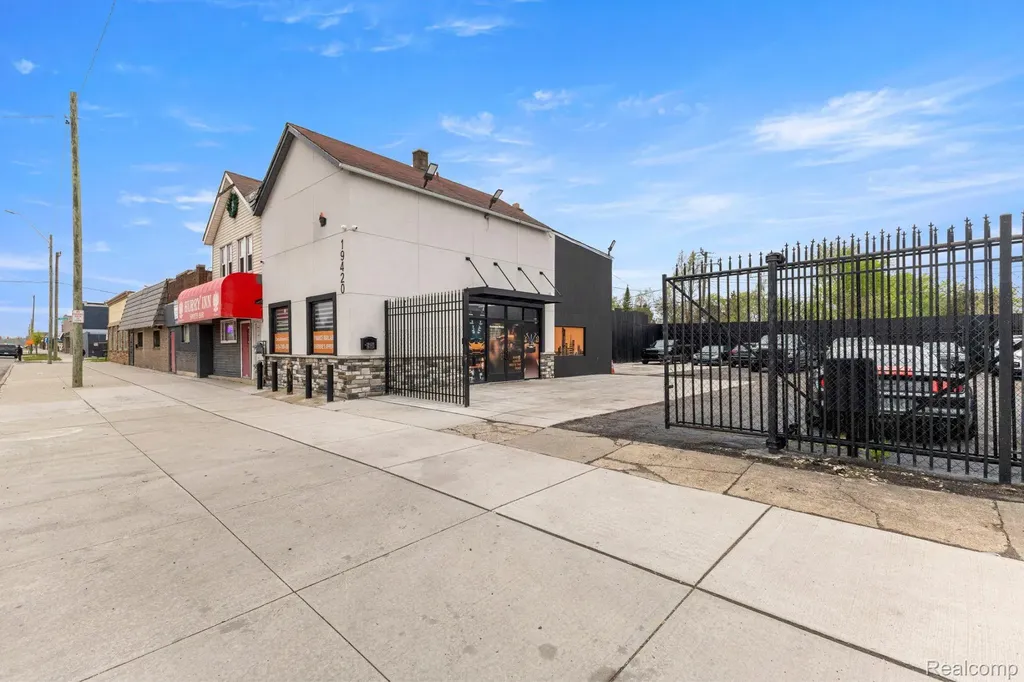 19420 W Warren Avenue Detroit City MI 48228