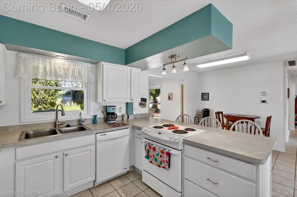 604 Gaffney Highland Charter Township MI 48356