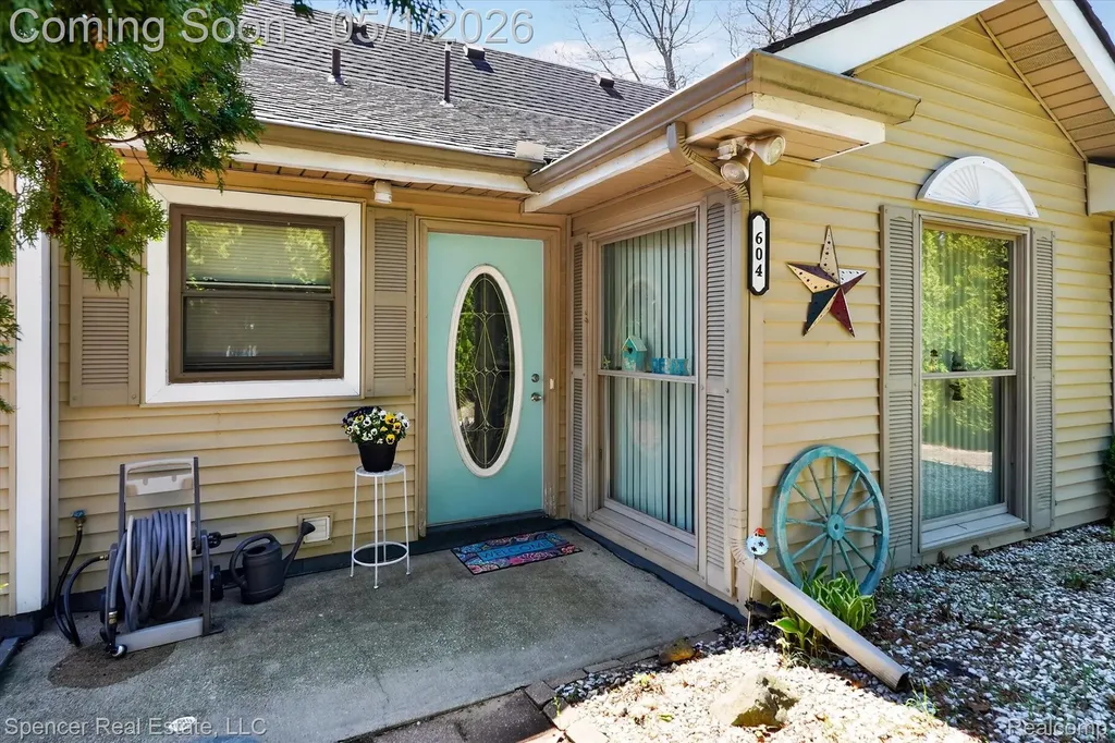 604 Gaffney Highland Charter Township MI 48356