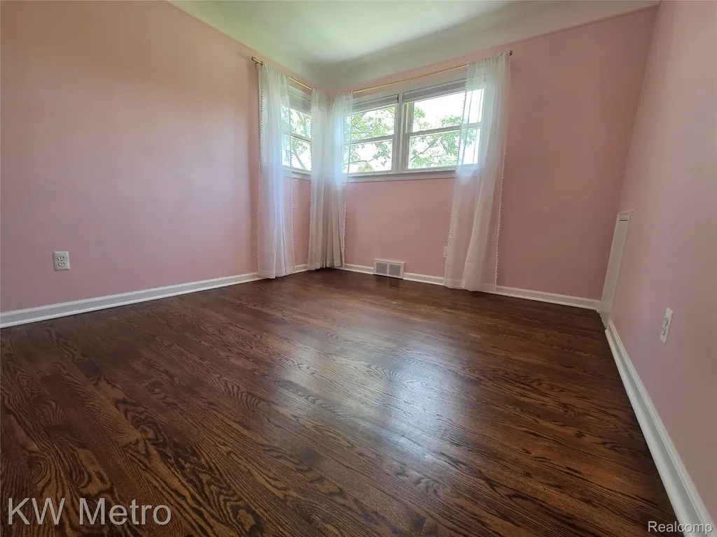 122 Jeffrey Avenue Royal Oak City MI 48073