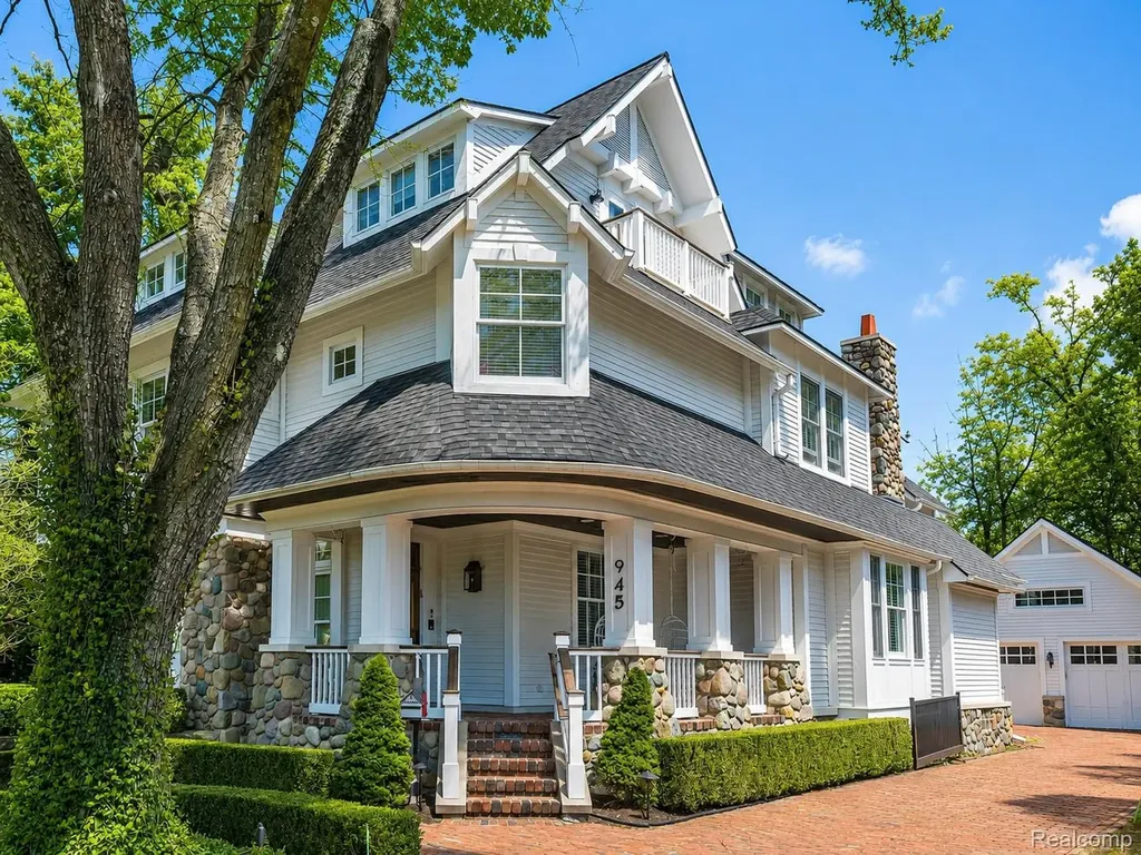 945 Henrietta Street Birmingham City MI 48009