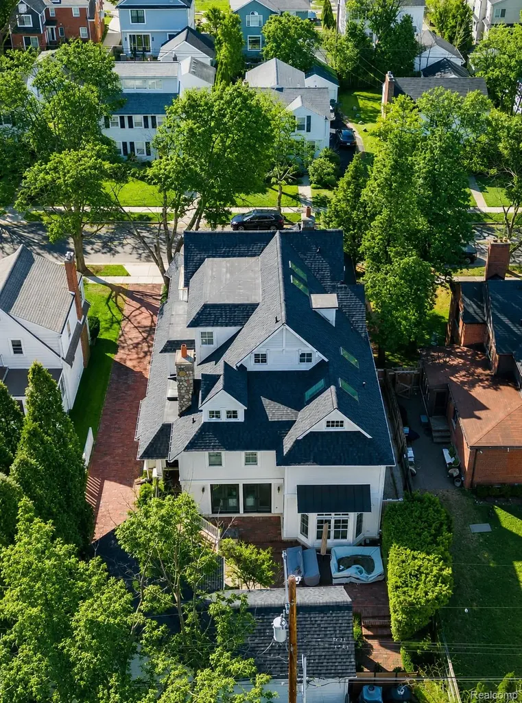 945 Henrietta Street Birmingham City MI 48009
