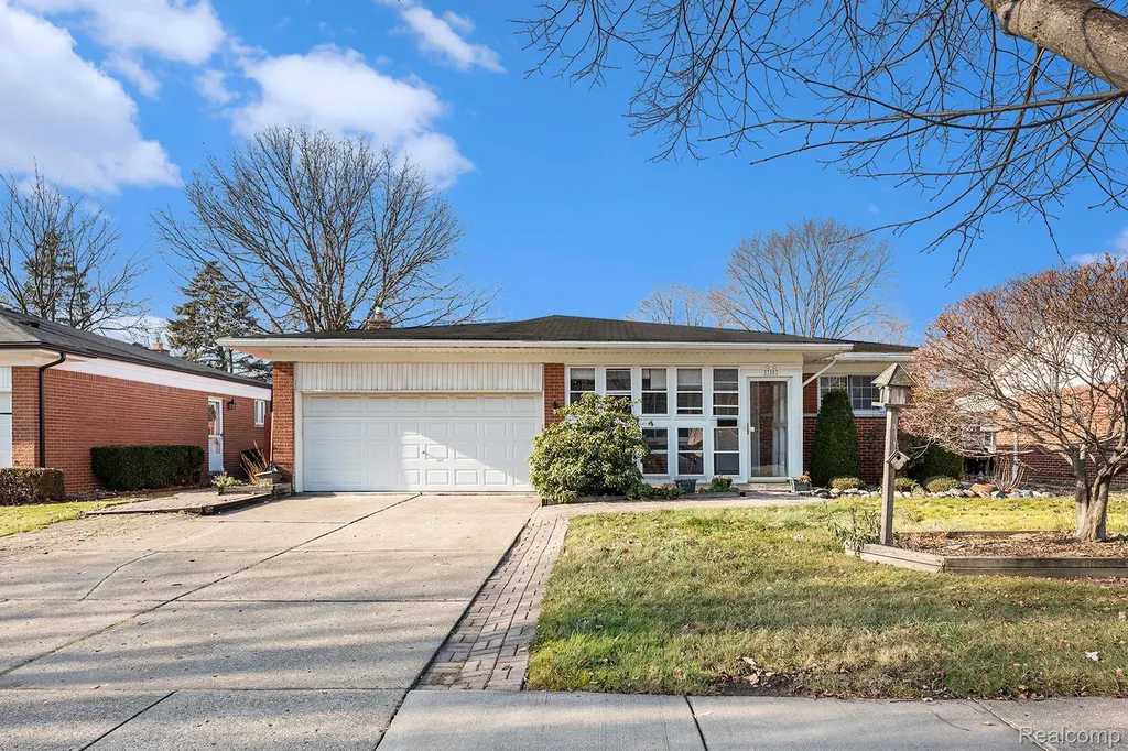 33807 Swan Drive Sterling Heights City MI 48312