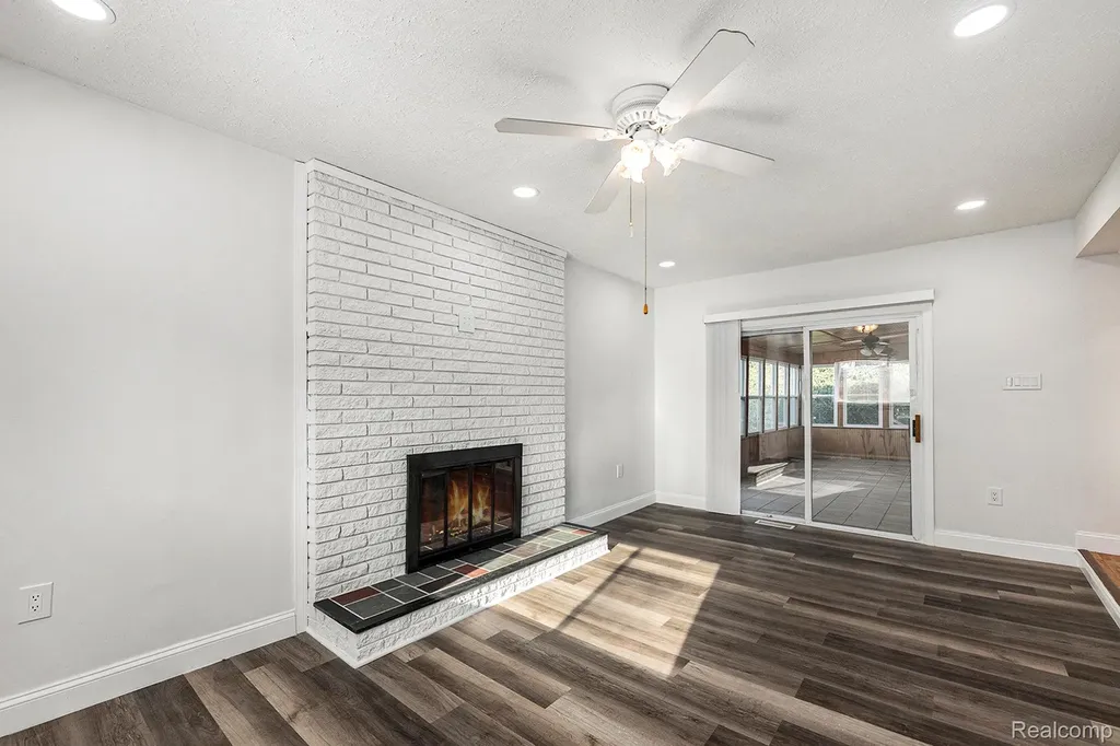 33807 Swan Drive Sterling Heights City MI 48312