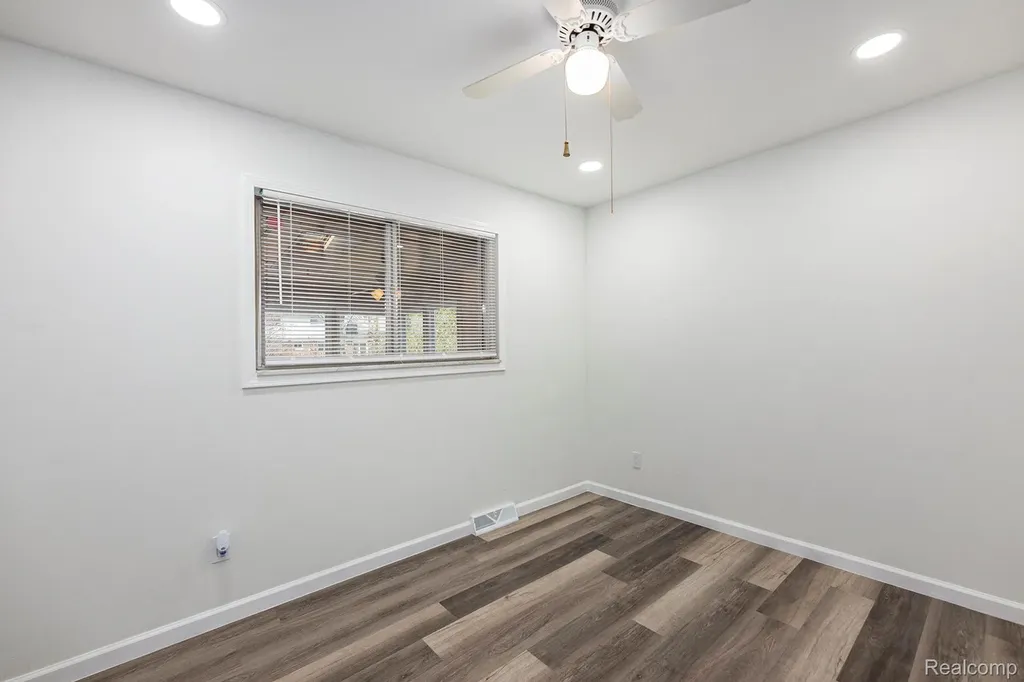 33807 Swan Drive Sterling Heights City MI 48312