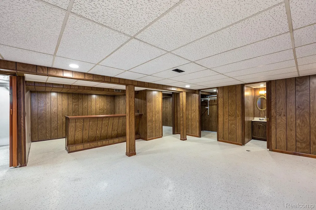 33807 Swan Drive Sterling Heights City MI 48312
