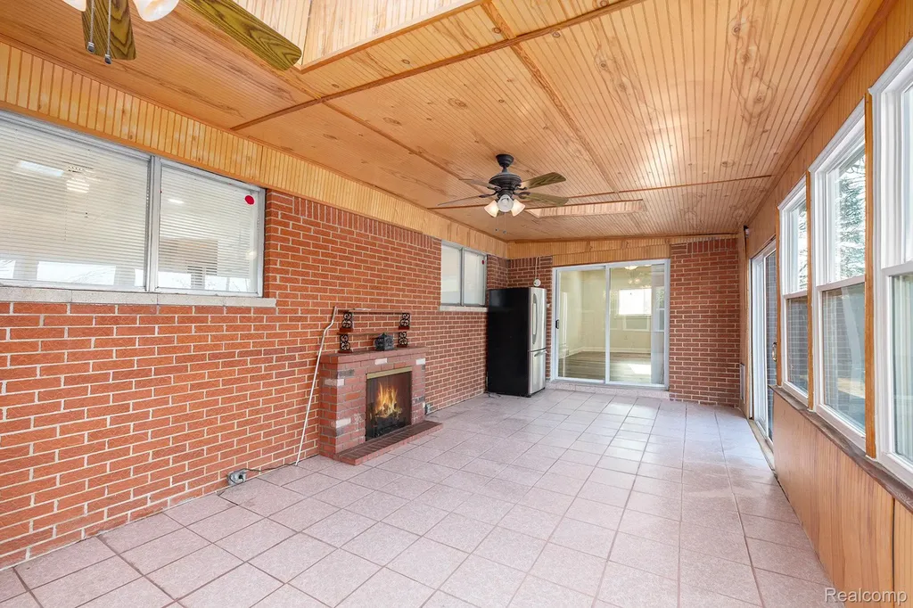 33807 Swan Drive Sterling Heights City MI 48312