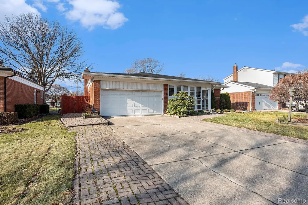 33807 Swan Drive Sterling Heights City MI 48312