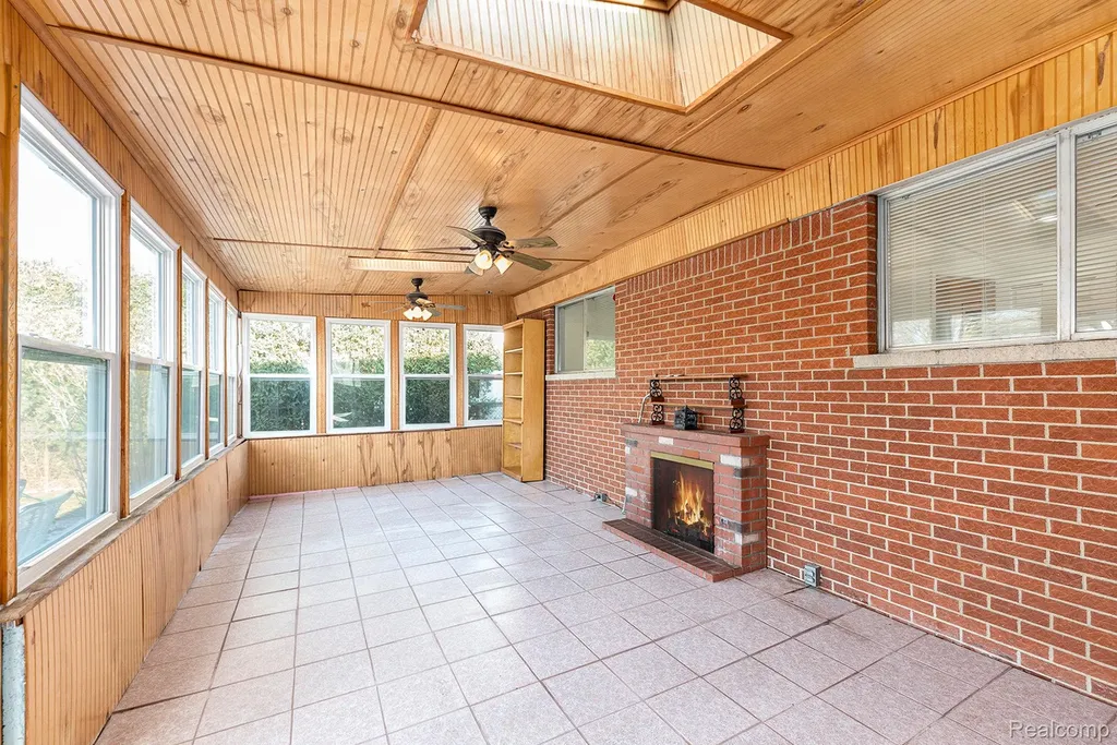 33807 Swan Drive Sterling Heights City MI 48312