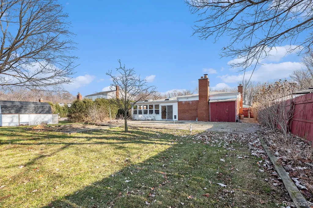 33807 Swan Drive Sterling Heights City MI 48312