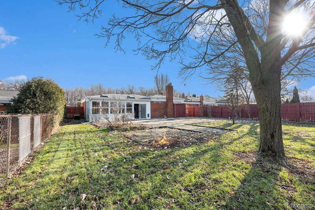 33807 Swan Drive Sterling Heights City MI 48312