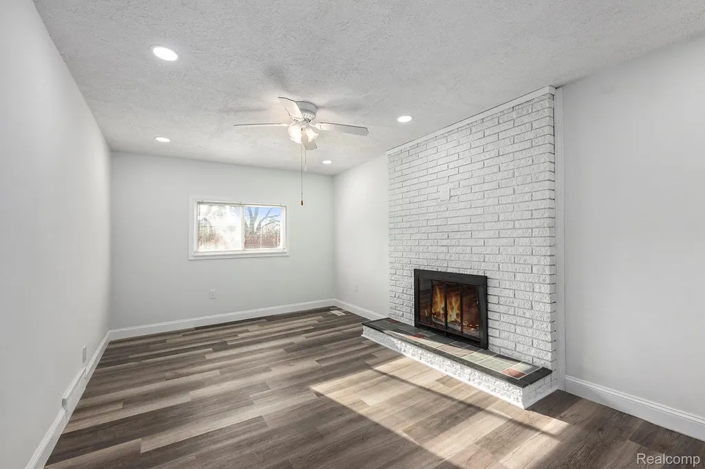 33807 Swan Drive Sterling Heights City MI 48312