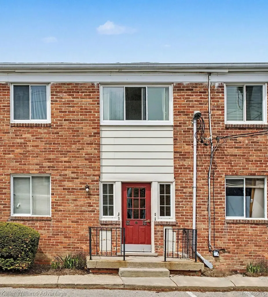 32718 Grand River Avenue Farmington City MI 48336