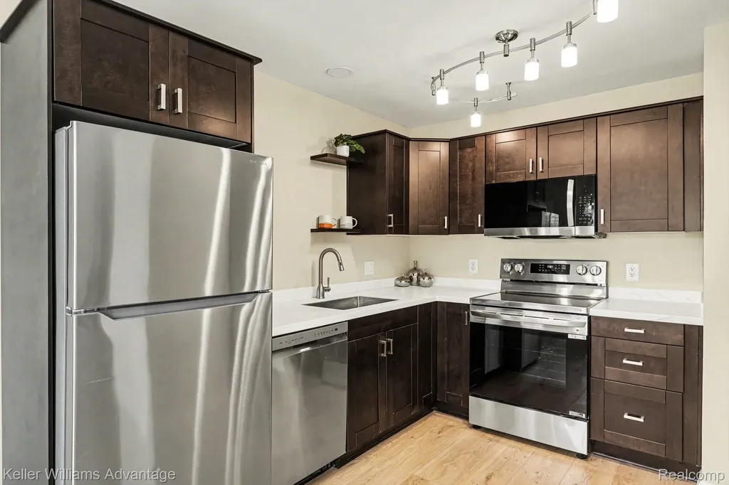 32718 Grand River Avenue Farmington City MI 48336
