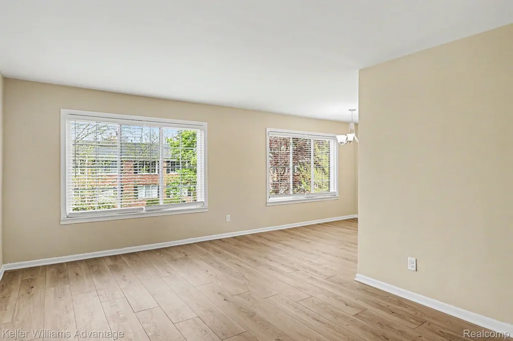 32718 Grand River Avenue Farmington City MI 48336