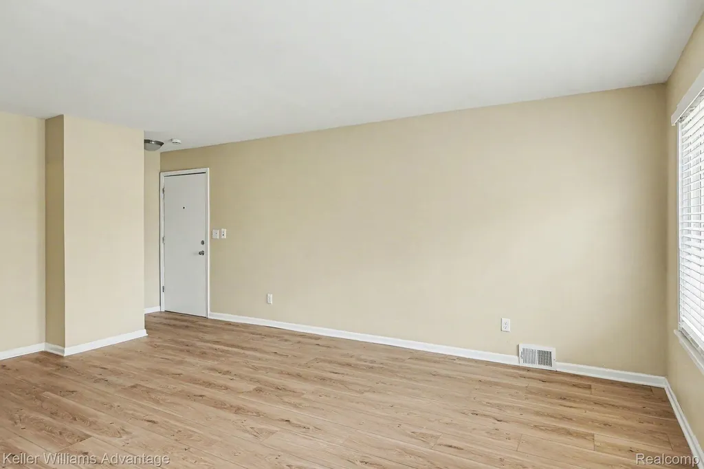 32718 Grand River Avenue Farmington City MI 48336