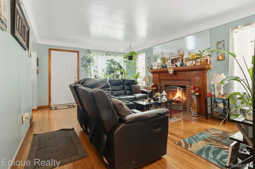 15300 Collingham Drive Detroit City MI 48205