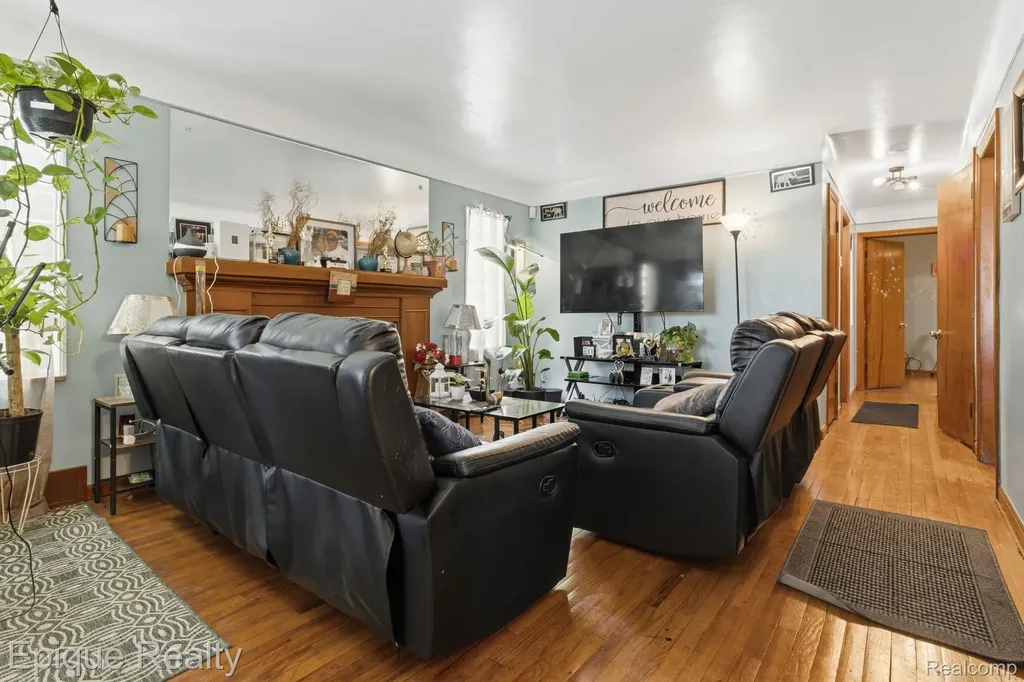 15300 Collingham Drive Detroit City MI 48205