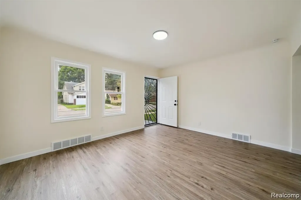 15876 Burt Road Detroit City MI 48223