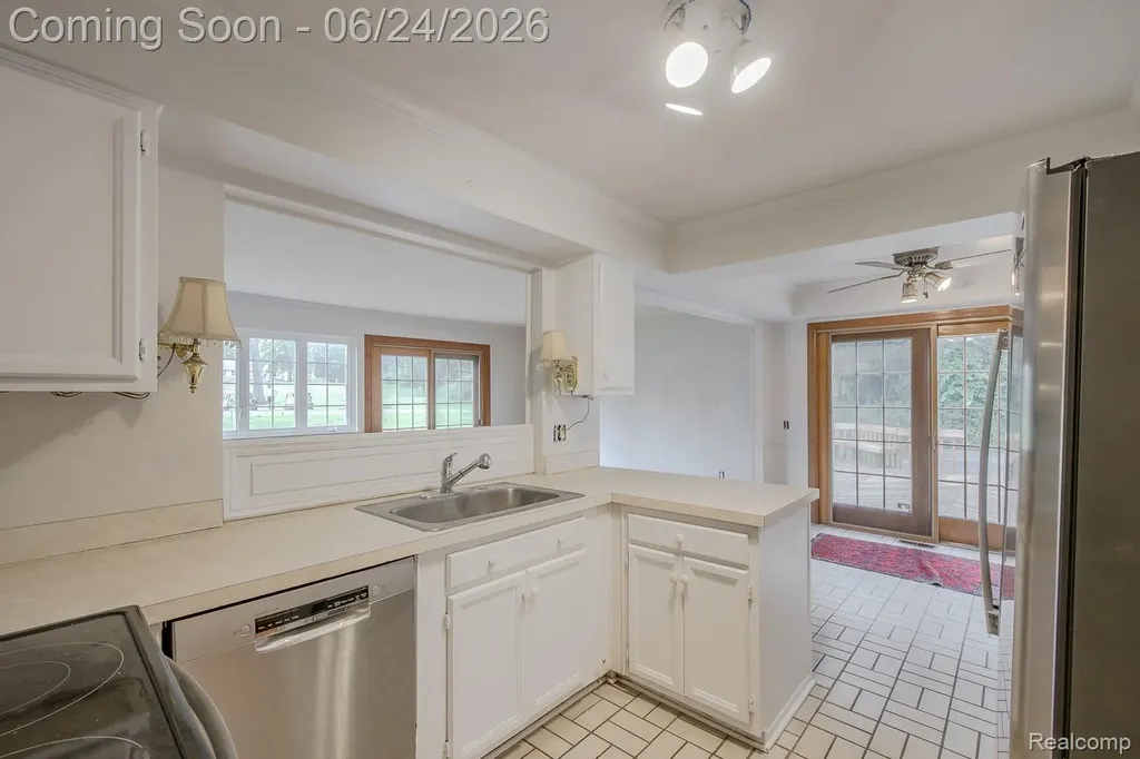 710 Basswood Drive Rochester Hills City MI 48309