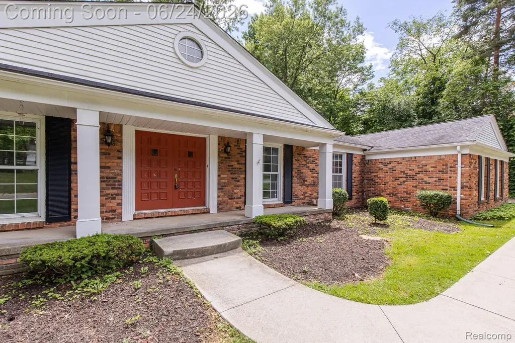 710 Basswood Drive Rochester Hills City MI 48309