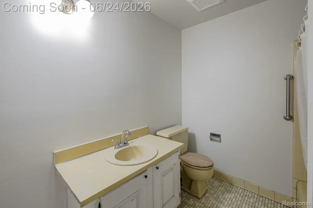 710 Basswood Drive Rochester Hills City MI 48309