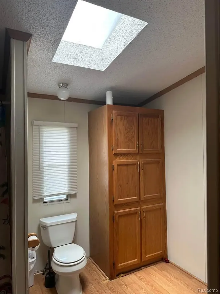 831 N Pontiac Trail Walled Lake City MI 48390