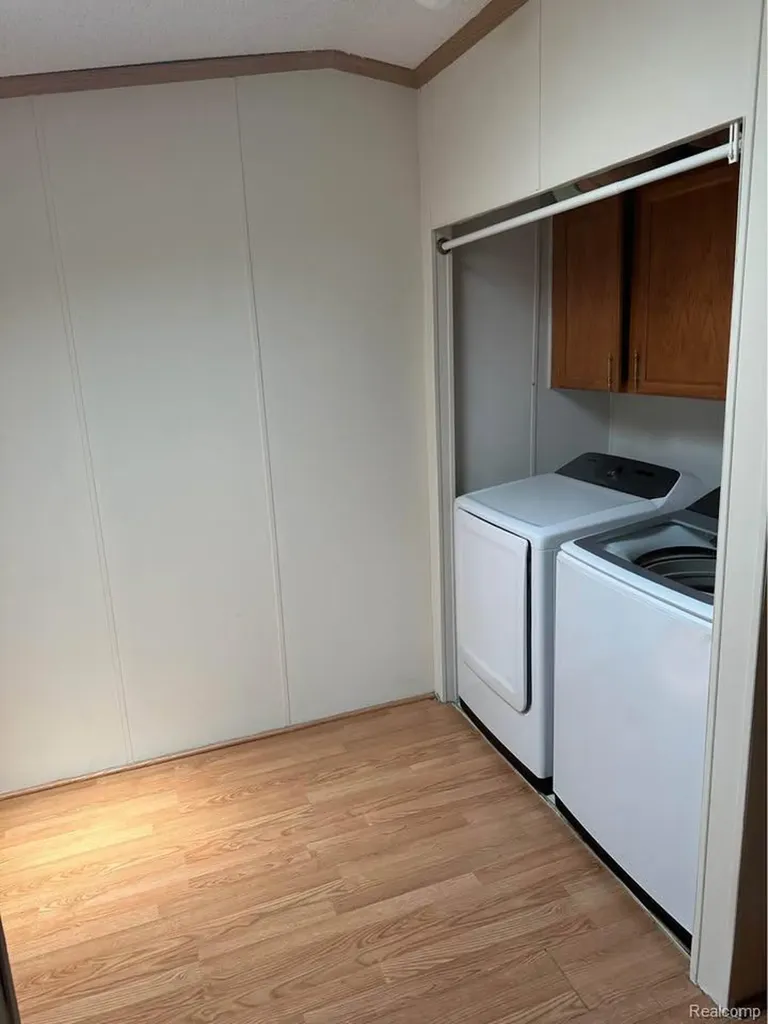 831 N Pontiac Trail Walled Lake City MI 48390
