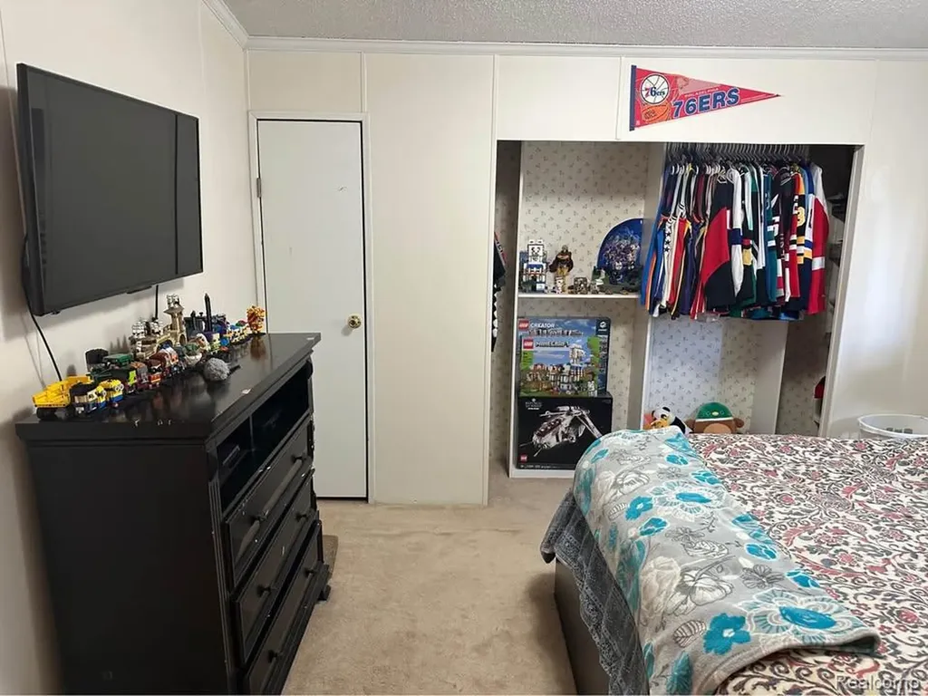 831 N Pontiac Trail Walled Lake City MI 48390