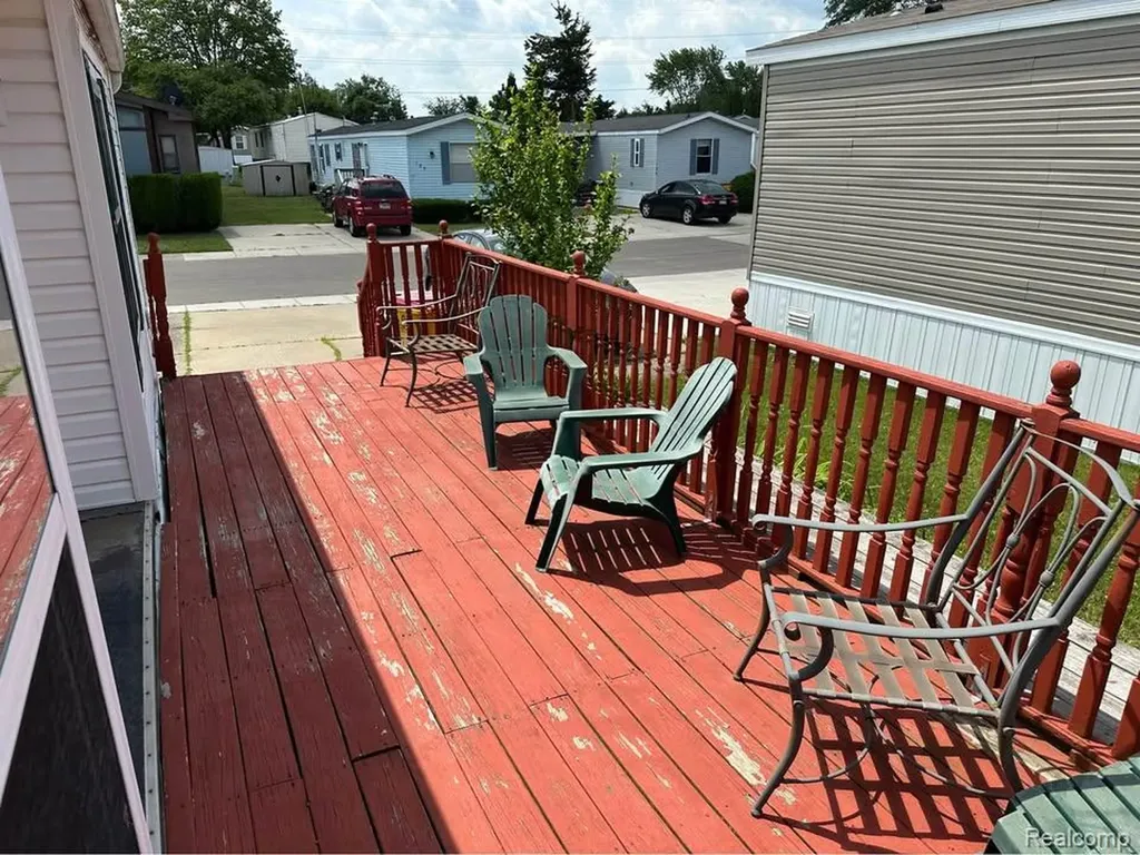 831 N Pontiac Trail Walled Lake City MI 48390