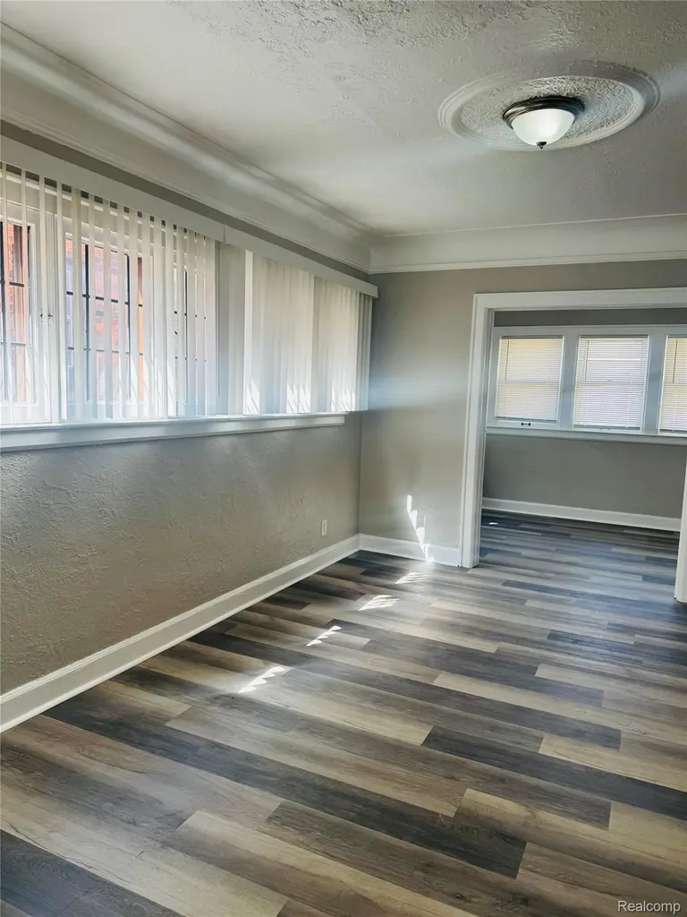 17523 Santa Barbara Drive Detroit City MI 48221