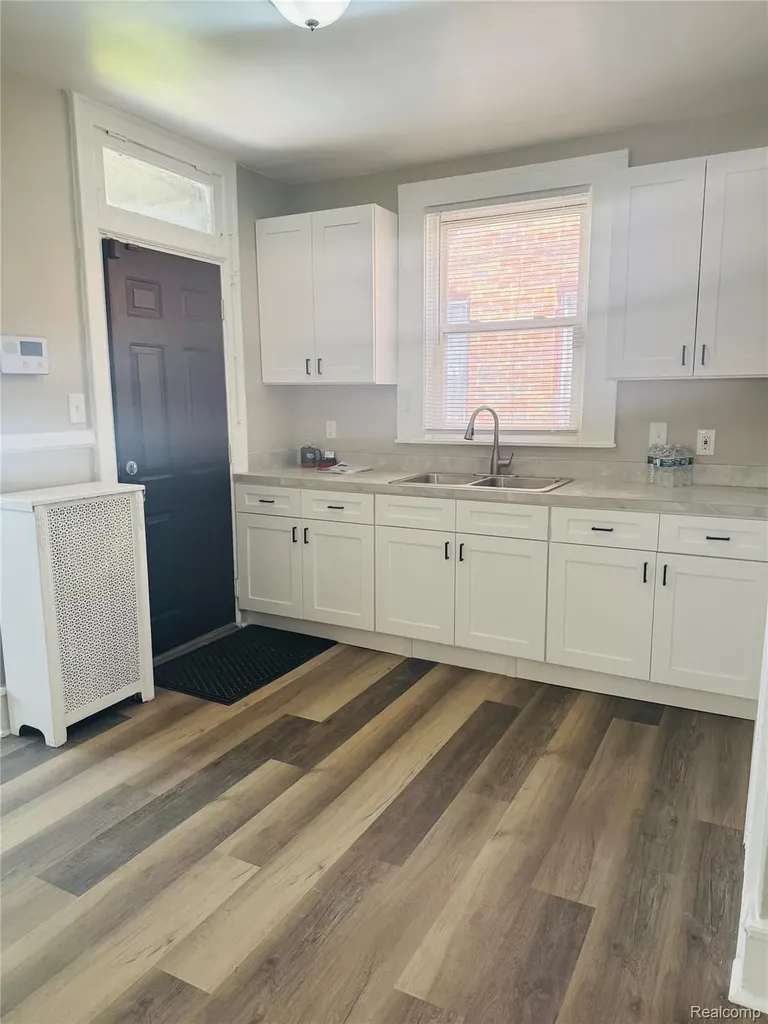 17523 Santa Barbara Drive Detroit City MI 48221