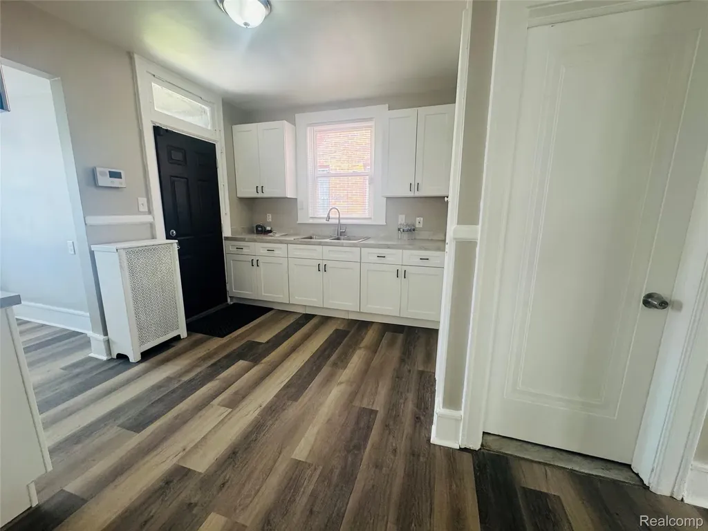 17523 Santa Barbara Drive Detroit City MI 48221