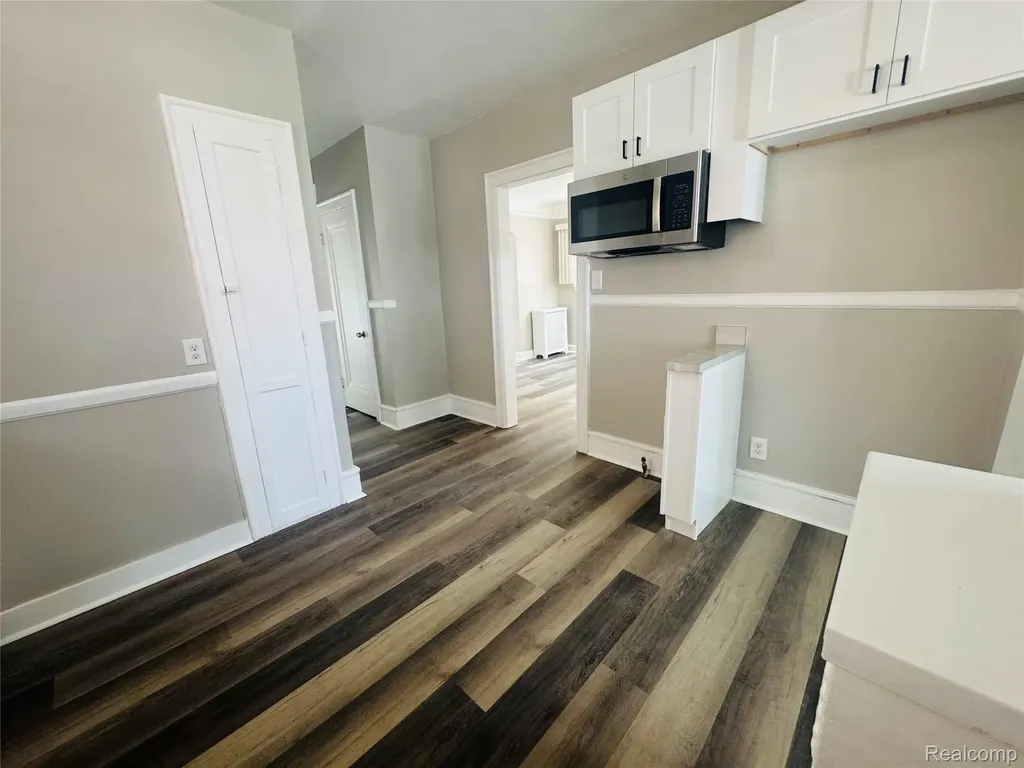 17523 Santa Barbara Drive Detroit City MI 48221