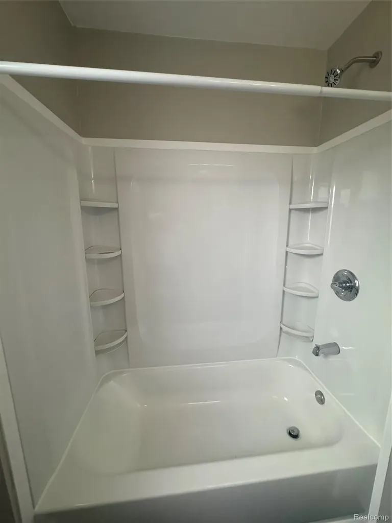 17523 Santa Barbara Drive Detroit City MI 48221