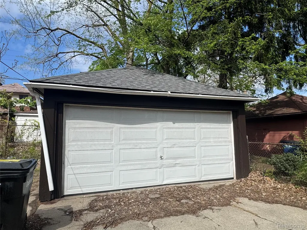 17523 Santa Barbara Drive Detroit City MI 48221