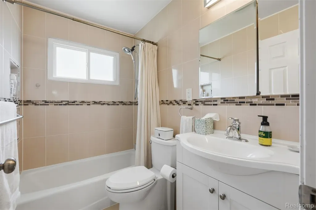 65 W Elmwood Avenue Clawson City MI 48017