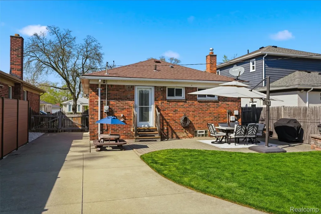 65 W Elmwood Avenue Clawson City MI 48017