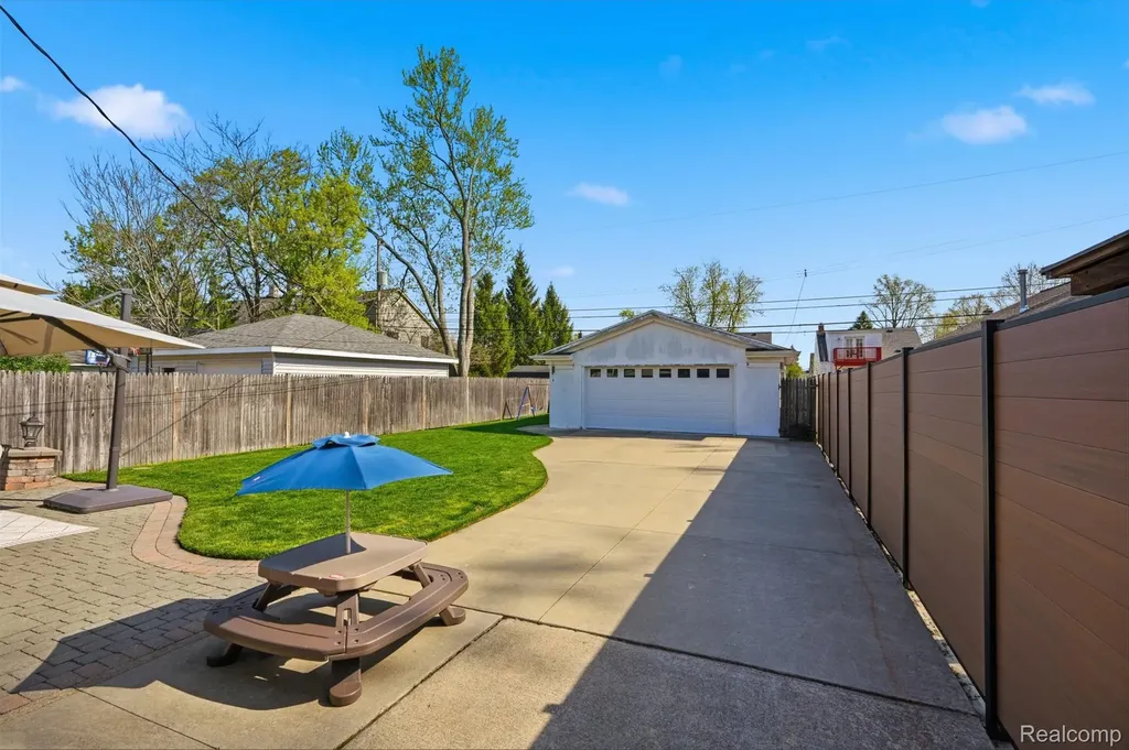 65 W Elmwood Avenue Clawson City MI 48017