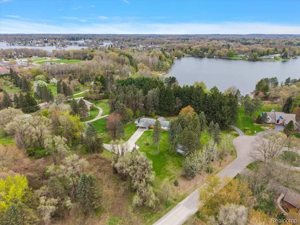 865 N Lapeer Road Orion Charter Township MI 48362