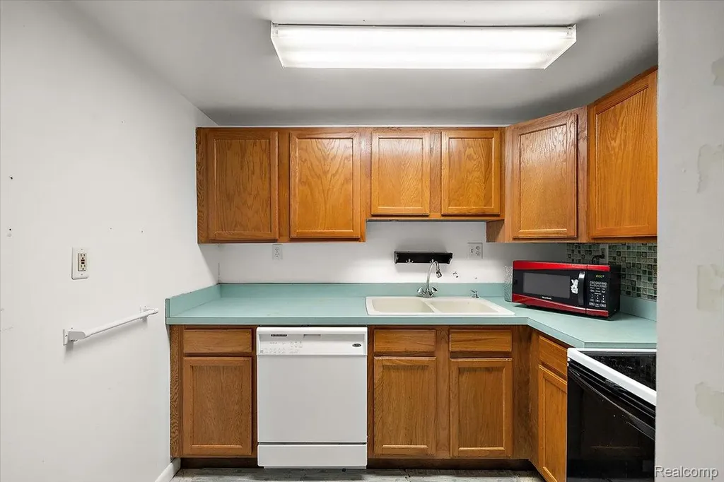 865 N Lapeer Road Orion Charter Township MI 48362