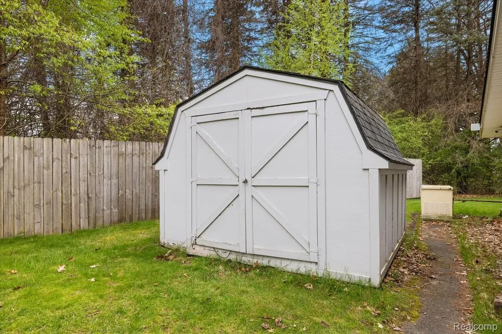 865 N Lapeer Road Orion Charter Township MI 48362
