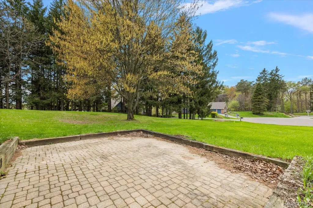 865 N Lapeer Road Orion Charter Township MI 48362
