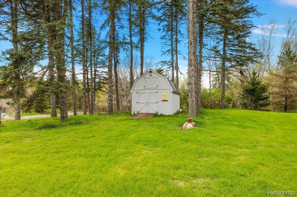 865 N Lapeer Road Orion Charter Township MI 48362
