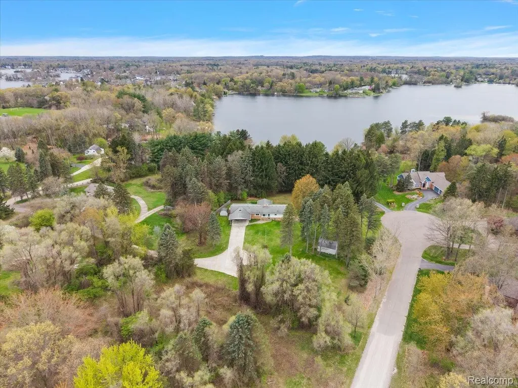865 N Lapeer Road Orion Charter Township MI 48362
