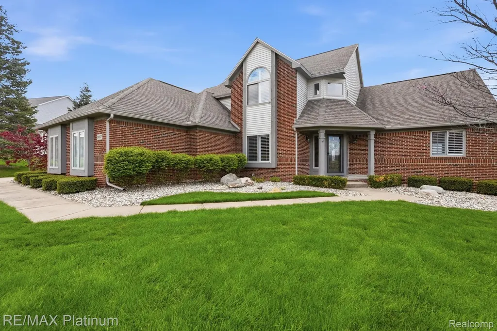 9167 Rotondo Drive Hartland Township MI 48855