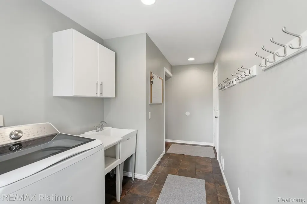 9167 Rotondo Drive Hartland Township MI 48855